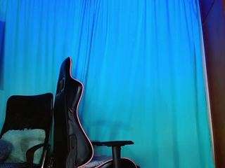 hot-couple2030's live room