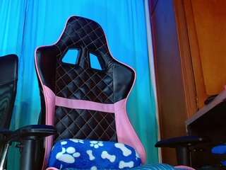 hot-couple2030's live room