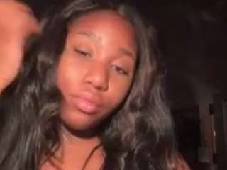 jazzy-kinz's CamSoda show and profile