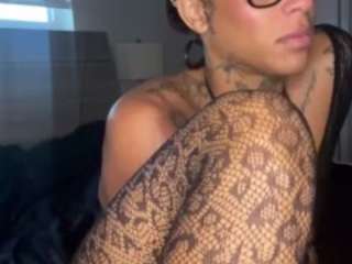 iambaldheadbrittany webcam