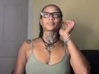 iambaldheadbrittany webcam