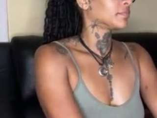 iambaldheadbrittany from CamSoda is Freechat