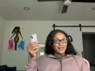 iambaldheadbrittany webcam