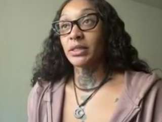 iambaldheadbrittany webcam