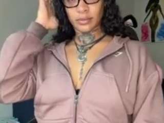 iambaldheadbrittany webcam