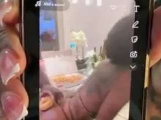 Live webcam model iambaldheadbrittany on Soda Cams