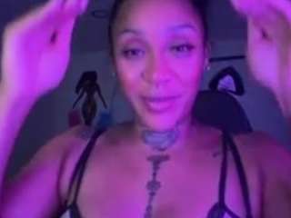 Live webcam model iambaldheadbrittany on Soda Cams