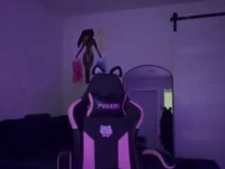 Live webcam model iambaldheadbrittany on Soda Cams