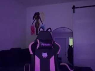 Live webcam model iambaldheadbrittany on Soda Cams