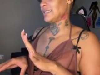 Live webcam model iambaldheadbrittany on Soda Cams