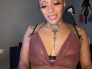 Live webcam model iambaldheadbrittany on Soda Cams