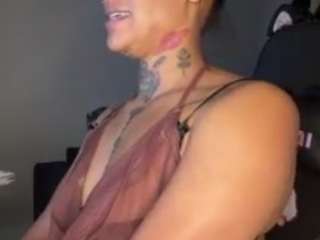 Live webcam model iambaldheadbrittany on Soda Cams