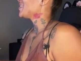 Live webcam model iambaldheadbrittany on Soda Cams