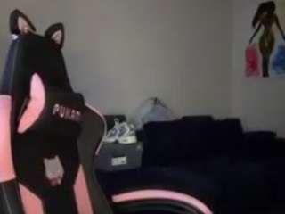 Live webcam model iambaldheadbrittany on Soda Cams