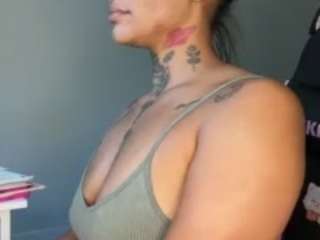 Live webcam model iambaldheadbrittany on Soda Cams