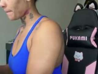 Live webcam model iambaldheadbrittany on Soda Cams