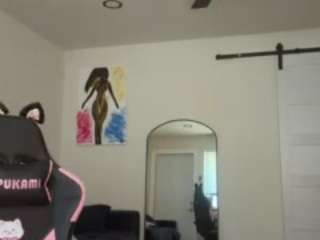 Live webcam model iambaldheadbrittany on Soda Cams