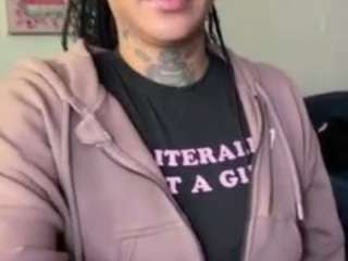 Live webcam model iambaldheadbrittany on Soda Cams