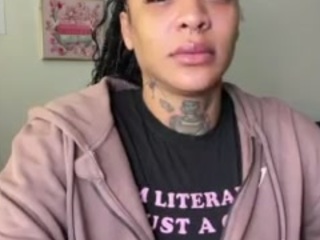 Live webcam model iambaldheadbrittany on Soda Cams