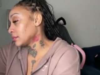 Live webcam model iambaldheadbrittany on Soda Cams