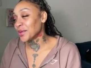 Live webcam model iambaldheadbrittany on Soda Cams