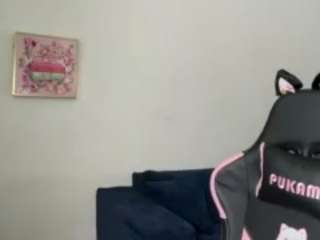 Live webcam model iambaldheadbrittany on Soda Cams