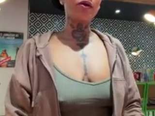 iambaldheadbrittany webcam