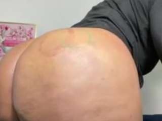 Live webcam model iambaldheadbrittany on Soda Cams