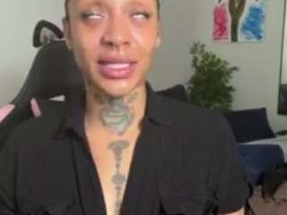 iambaldheadbrittany webcam