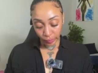 iambaldheadbrittany webcam