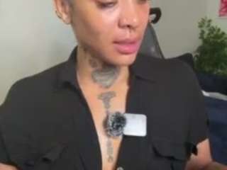 iambaldheadbrittany webcam