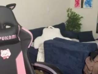 Live webcam model iambaldheadbrittany on Soda Cams