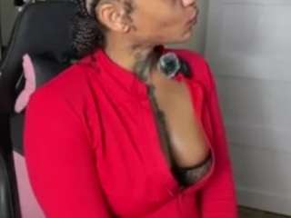 Live webcam model iambaldheadbrittany on Soda Cams