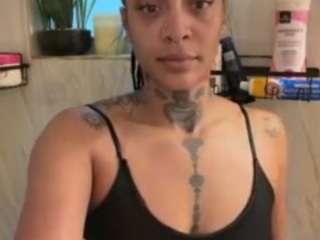 GymBaeBritt live cam