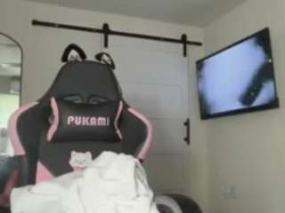 Live webcam model iambaldheadbrittany on Soda Cams