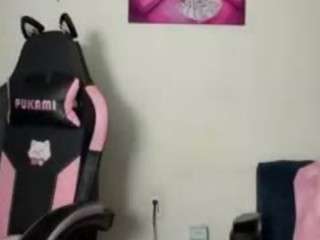 Live webcam model iambaldheadbrittany on Soda Cams