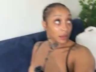 Live webcam model iambaldheadbrittany on Soda Cams