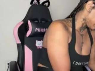 le modèle iambaldheadbrittany est en webcam porno dans un show sur le site camsoda, il possède les tags suivants: amateur,ass-clapping,athletic,black hair,brown eyes,erotic-dance,feet,fingering,lovense,tattoos,thick,toes,toys,ebony,mobile,small tits