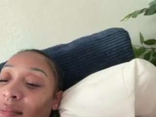 Live webcam model iambaldheadbrittany on Soda Cams