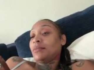 Live webcam model iambaldheadbrittany on Soda Cams