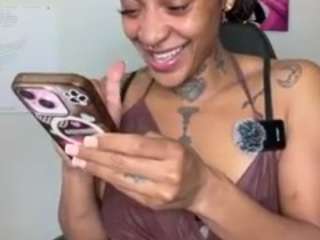 Live webcam model iambaldheadbrittany on Soda Cams