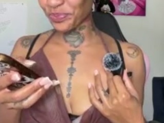 Live webcam model iambaldheadbrittany on Soda Cams