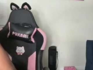 Live webcam model iambaldheadbrittany on Soda Cams