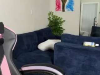 Live webcam model iambaldheadbrittany on Soda Cams