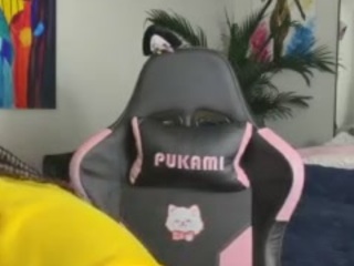 Live webcam model iambaldheadbrittany on Soda Cams