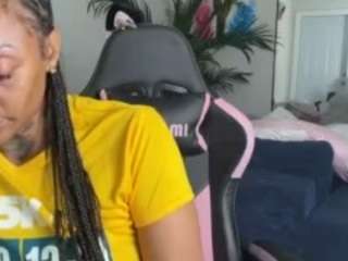 Live webcam model iambaldheadbrittany on Soda Cams