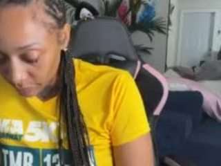 Live webcam model iambaldheadbrittany on Soda Cams