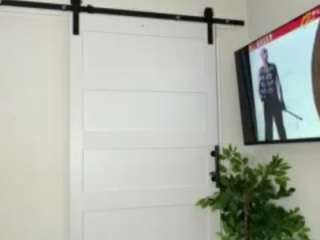 Live webcam model iambaldheadbrittany on Soda Cams