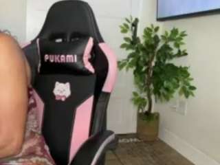 Live webcam model iambaldheadbrittany on Soda Cams