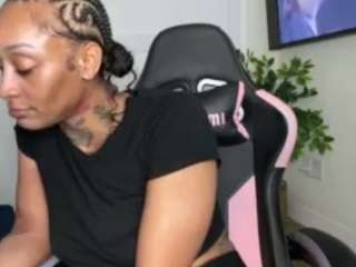 iambaldheadbrittany's CamSoda show and profile